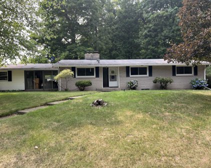 1020 Sir Knight Road, Plainwell