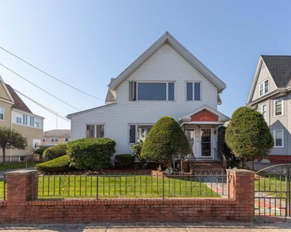 11 Upland Road, Everett