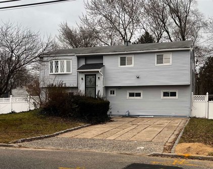 1539 Illinois Avenue, Bay Shore