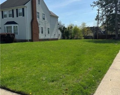 16626 Kenyon Road, Shaker Heights