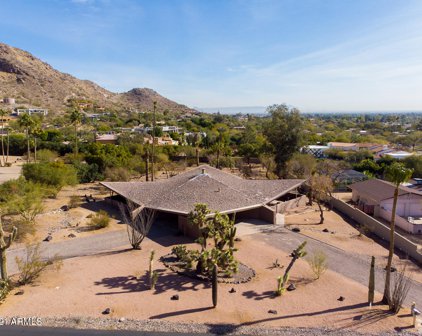 6831 N 58th Place, Paradise Valley