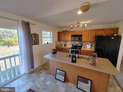 73 Snake Eyes Ln, Berkeley Springs