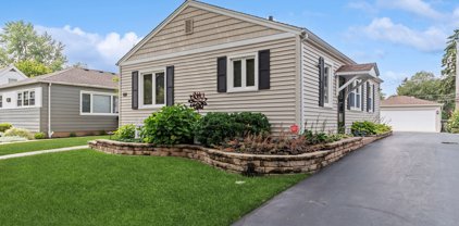 818 N Kennicott Avenue, Arlington Heights