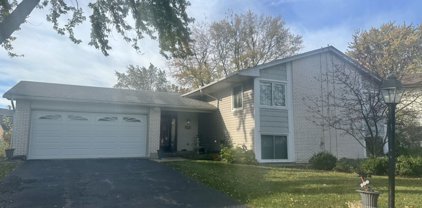 1455 Worden Way, Elk Grove Village