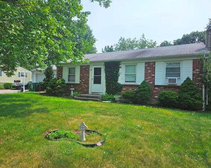 39 Bayberry Road, Woonsocket