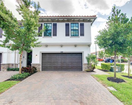 1019 Sweet Briar Ln, Riviera Beach