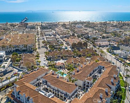 415 Townsquare Lane Unit 125, Huntington Beach