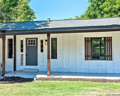 159 S Hackberry Ave, New Braunfels