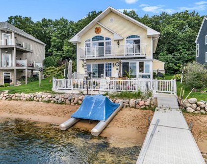 1450 N Eagle Lake Drive, Kalamazoo