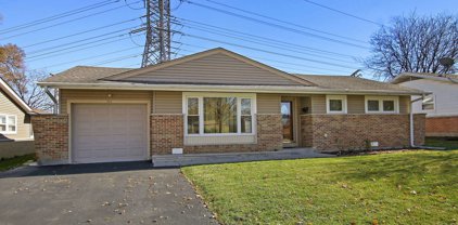 273 Wildwood Road, Elk Grove Village