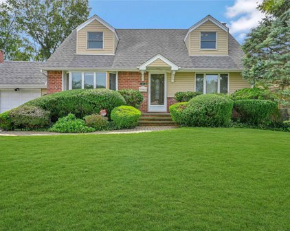31 Birchwood Park Drive, Syosset