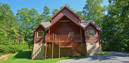 703 Forest Drive, Pigeon Forge