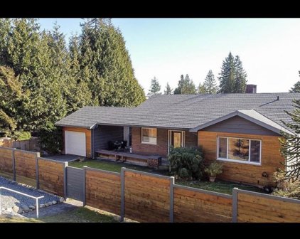 595 E Queens Road, North Vancouver