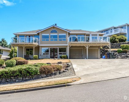 1908 Dumas Circle NE, Tacoma