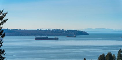2410 Queens Avenue, West Vancouver