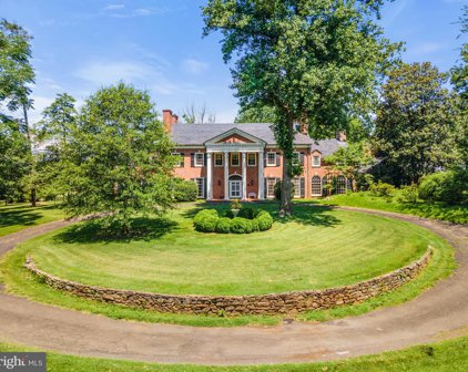 8457 Oaks Rd, Warrenton