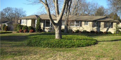 9022 Forest Lawn Dr, Brentwood