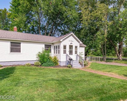 211 N 1ST, Holly Vlg