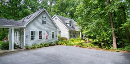 7 Austin Dr, Edgewater