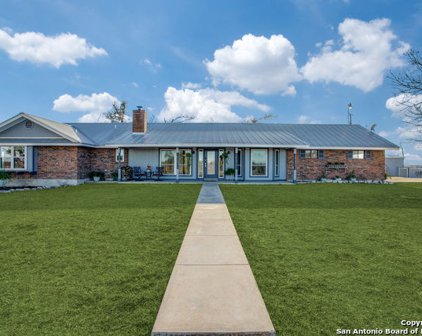 71 N Crenwelge Dr, Fredericksburg