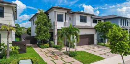 8911 Nw 160th Ter, Miami Lakes