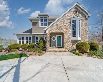4458 Lakeshore  Circle, Catawba