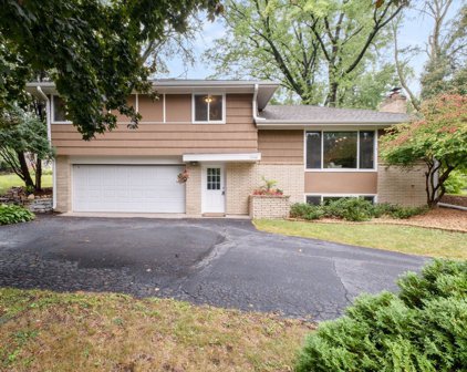 1046 Douglas Road, Mendota Heights