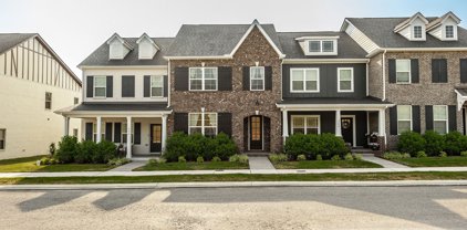 988 Cherry Grove Dr, Hendersonville