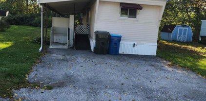 521 Pine Dr, York