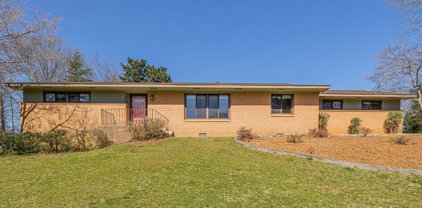 125 Maple, Cornelia