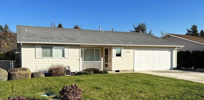 1319 Mulberry Dr, Woodburn