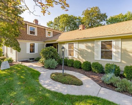 10 Oakcrest Dr, Westfield