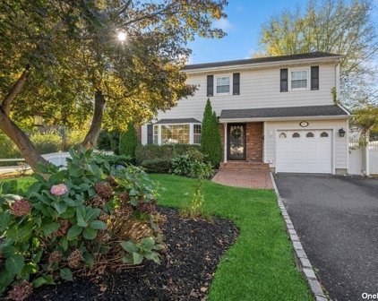 163 Clinton Avenue, Huntington