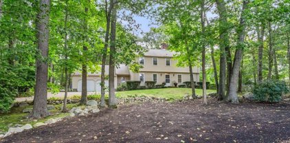22 Hickory Hill Road, Manchester