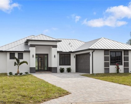 24 Crestwood Circle S, Lehigh Acres