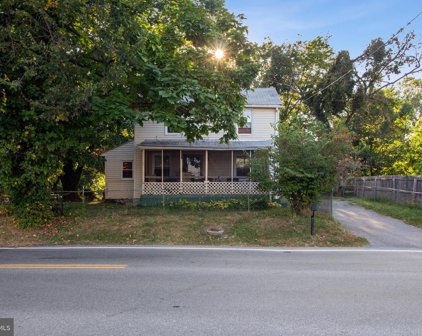 907 Rollins Ave, Capitol Heights