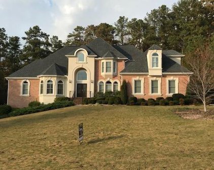 755 Highland Oaks Sw Drive, Atlanta