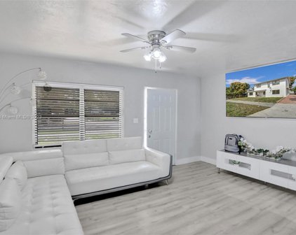 921 E 18th St, Hialeah
