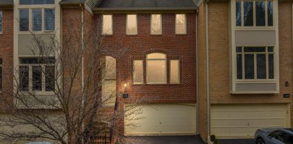 11537 Hemingway Dr, Reston