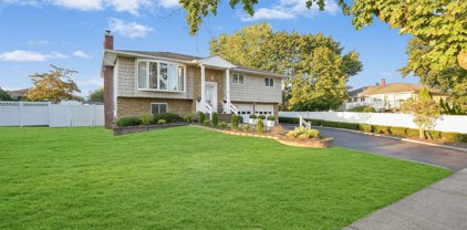 15 Heather Crescent, Commack