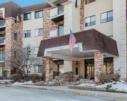 3300 N Carriageway Drive Unit #104, Arlington Heights