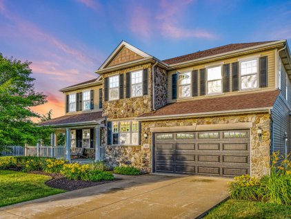 912 Nightshade Lane, Shorewood