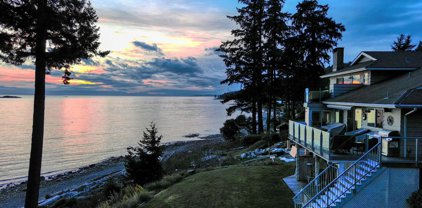 6437 Sunshine Coast Highway, Sechelt