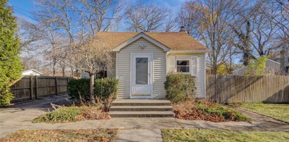 71 Whittier Drive, Mastic Beach