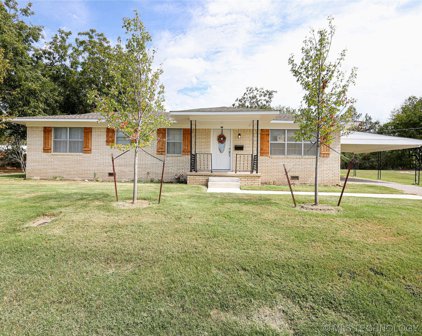 521 W 10th, Sulphur