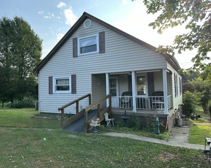 1555 Maple Ave, Fayetteville