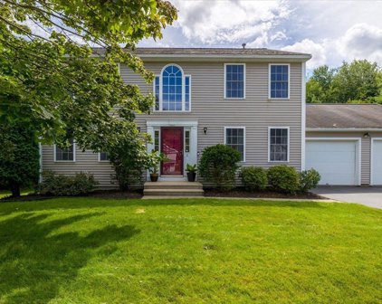 8 Hobblebush Rd, Shrewsbury