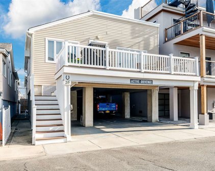 28 Delaware Avenue, Long Beach