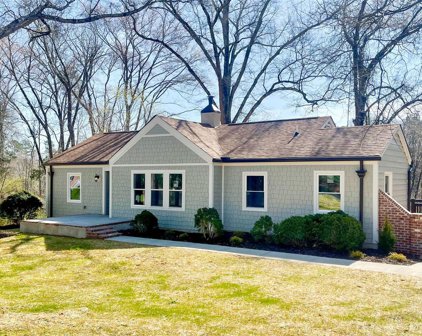 160 Eastcliff Se Drive, Concord