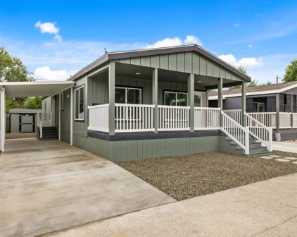 208 E 44th St Unit #16, Garden City